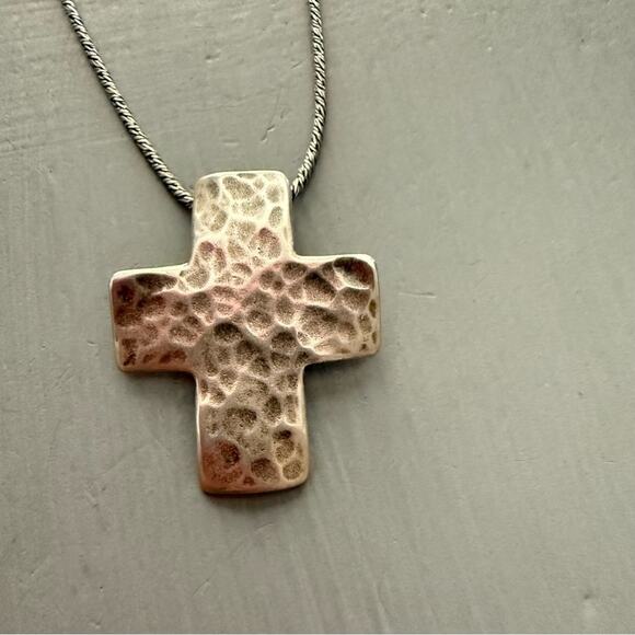 Silpada 925 Sterling Silver Hammered Cross Pendant & Necklace - Picture 6 of 9